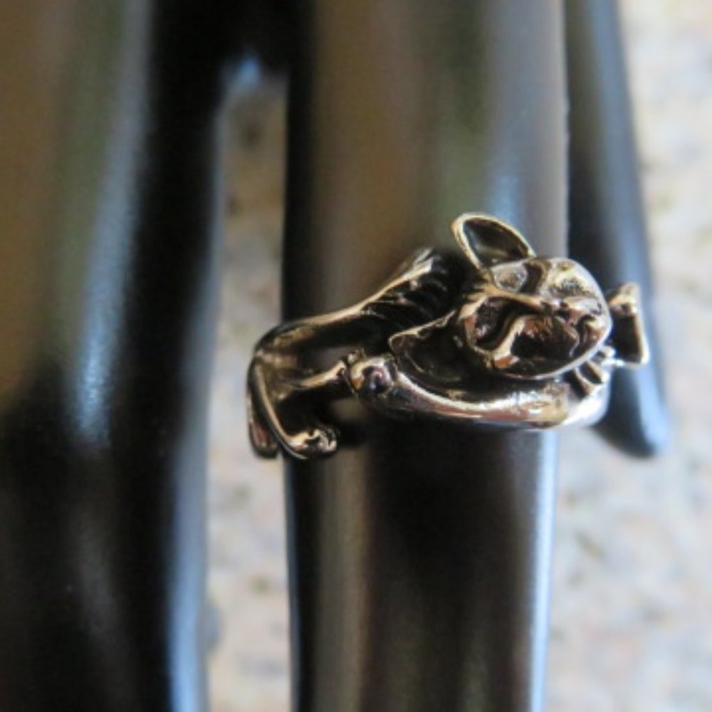 Egyptian Oriental Style Curled CAT Ring Silver Tone Alloy Size 6.5 (F10)